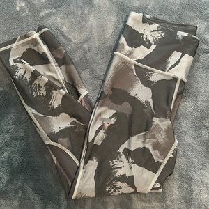 Women’s Under Armour Project Rock Leggings- M